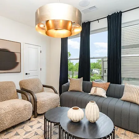 Holiday home Quadra-4 Unit Combo-rooftop Decks-mins To Broadway *
