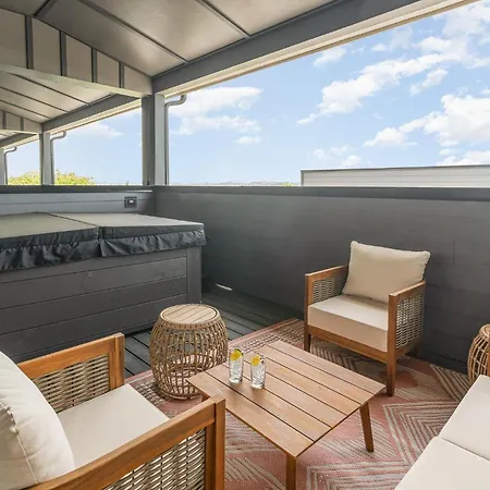 Coastal Cowgirl - Deck & Hot Tub - Near Broadway Nashville