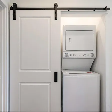 Huckleberry Outlaw-2 Units-hot Tub-near Broadway Holiday home