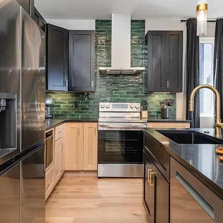 Huckleberry Outlaw-2 Units-hot Tub-near Broadway