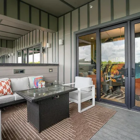 Holiday home Bronco - Private Deck & Hot Tub - Mins To Broadway Nashville