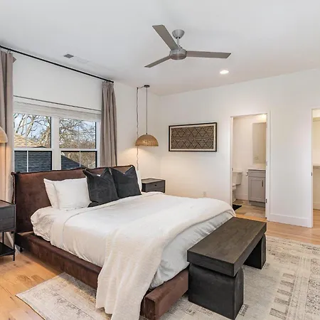 Brightwood - Sleeps 8 - Mins To Broadway Holiday home *
