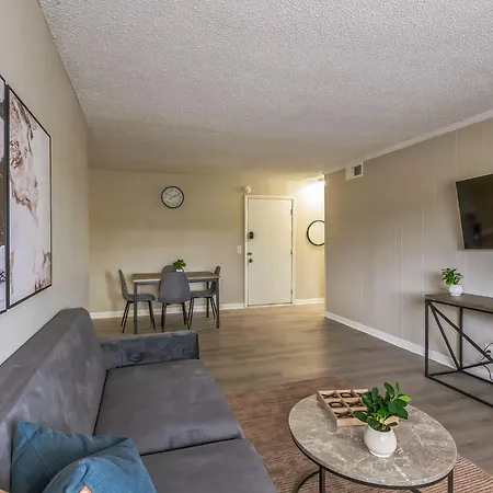 Avery D33 I Spacious 2 Bed 1 Bath Apartment