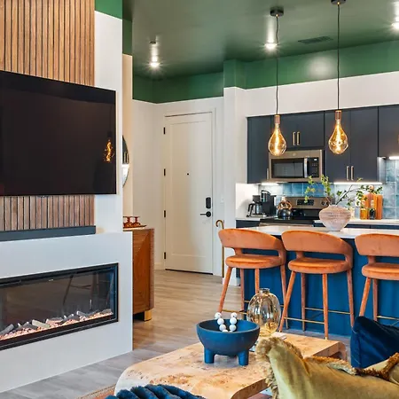 The Crescendo - On Music Row Apartment