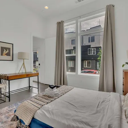 2 Lux Homes 2mi To Broadway Huge Rooftop Sleeps 24 Holiday home