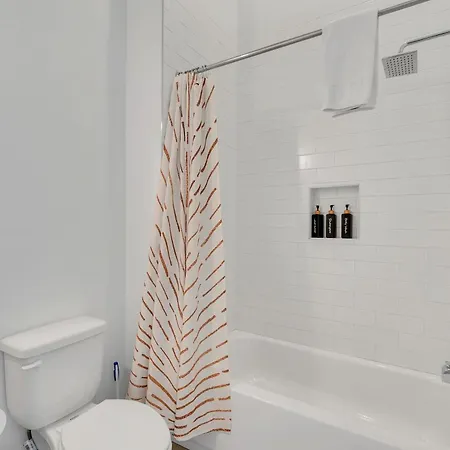Holiday home 3 Lux Homes Huge Rooftop 2mi To Broadway Sleeps 36