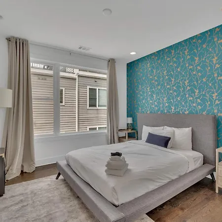 3 Lux Homes Huge Rooftop 2mi To Broadway Sleeps 36 Holiday home