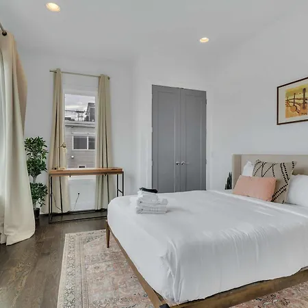 Large With Rooftop And Views Sleeps 12 * Nashville