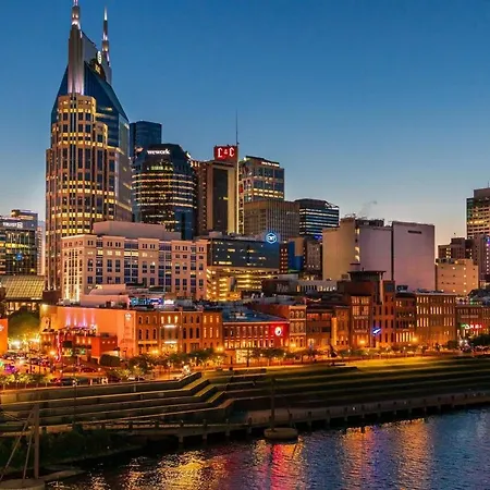 Nashville Skyview Modern Luxury Mins To Broadway Holiday home *