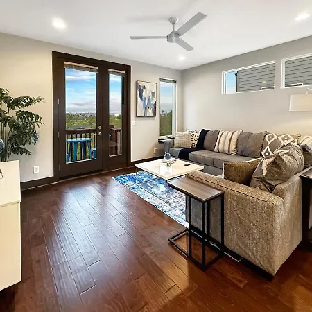 Nashville Skyview Modern Luxury Mins To Broadway Holiday home Nashville
