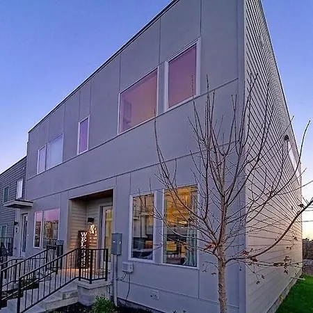 Nashville Skyview Modern Luxury Mins To Broadway Holiday home *