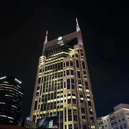 Nashville Skyview Modern Luxury Mins To Broadway Holiday home *