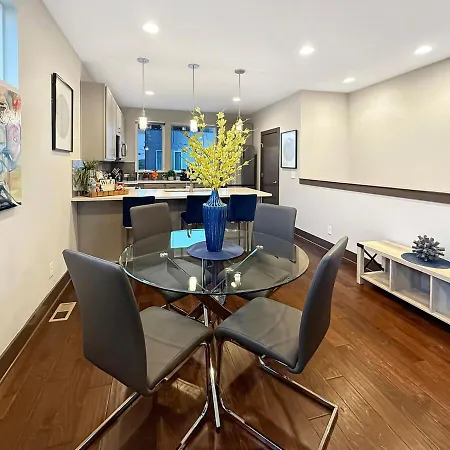 Holiday home Nashville Skyview Modern Luxury Mins To Broadway Nashville