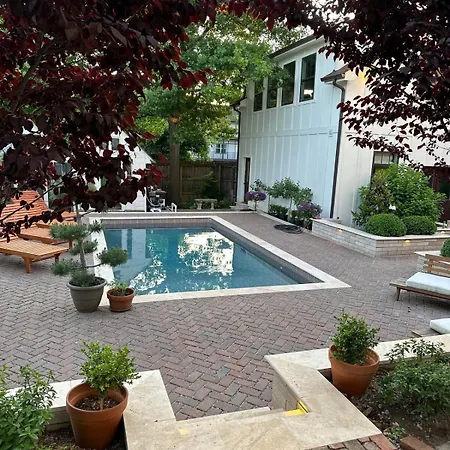 Holiday home Stylish Renovated Craftsman With Pool And Garden Escape