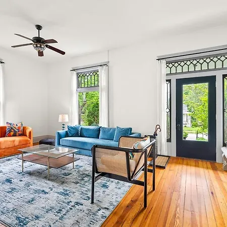 Stunning Close To Downtown And Bdwy Holiday home *
