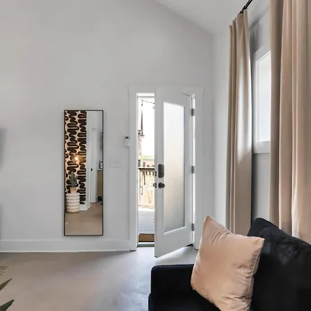 Apartment The Woodland Carriage House By Local *