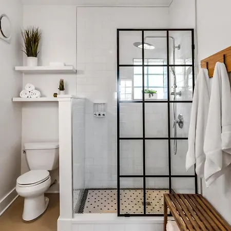 The Woodland Carriage House By Local Apartment