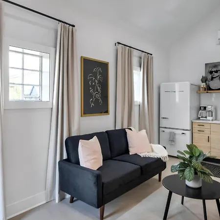 The Woodland Carriage House By Local Apartment
