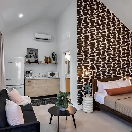 The Woodland Carriage House By Local Apartment Nashville
