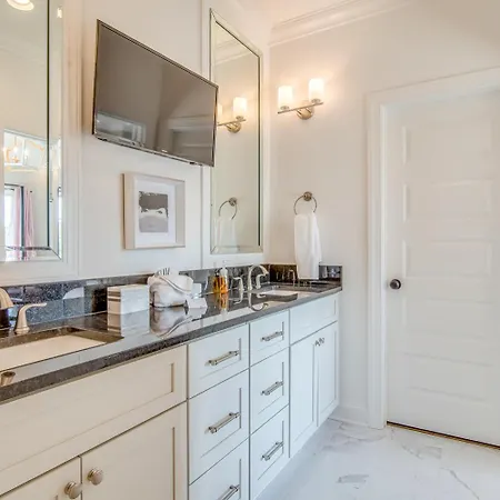 Holiday home The London On Acklen By Local *