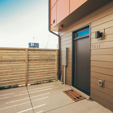 The Horizon Haven By Local Holiday home *