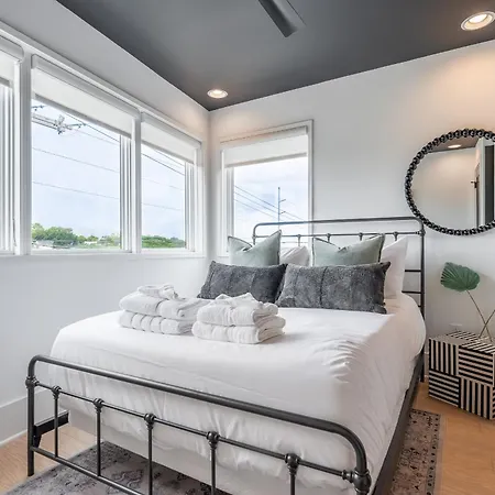 The Grand Nash Life By Local Apartment *