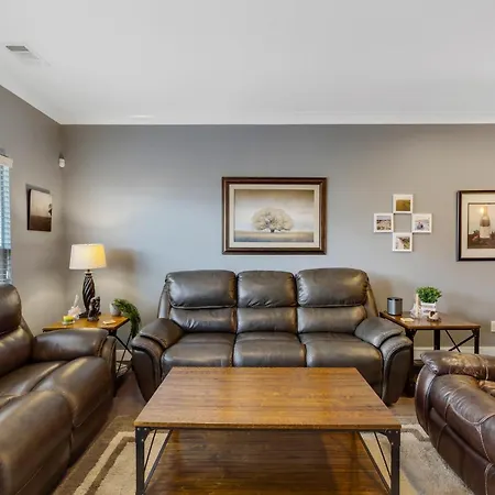 The Everett By Local Holiday home