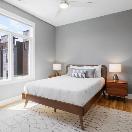 Private Rooftop With Garage Walk To Restaurants Shops And Coffee *