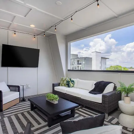 Holiday home Brand New Elegance Rooftop Views Of Nashville