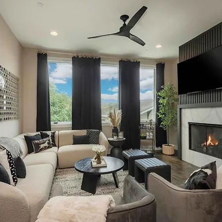 Holiday home Brand New Elegance Rooftop Views Of *
