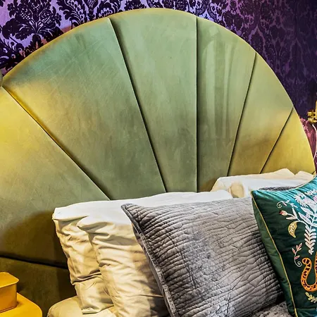 Luxe Trio Sleeps 21 And Rooftop Access Apartment *