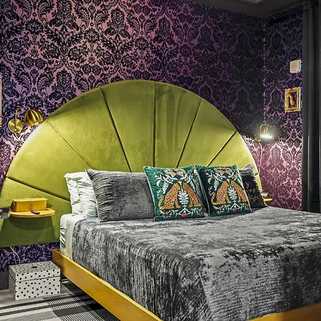 Apartment Luxe Trio Sleeps 21 And Rooftop Access *