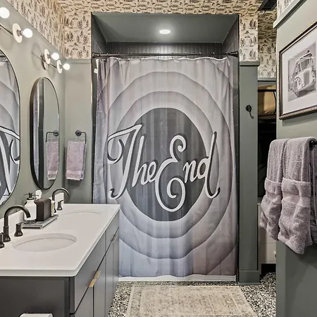 Luxe Trio Sleeps 21 And Rooftop Access Apartment Nashville
