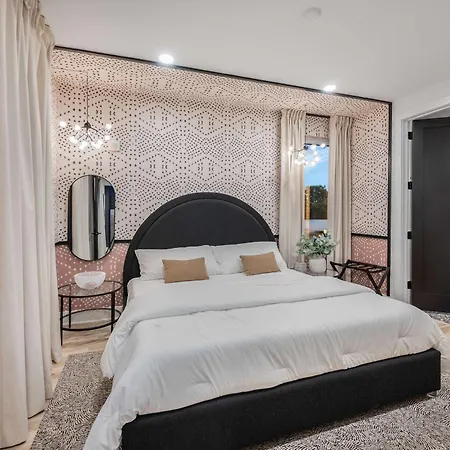 Luxe Trio Sleeps 21 And Rooftop Access