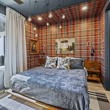 Luxe Trio Sleeps 21 And Rooftop Access Apartment