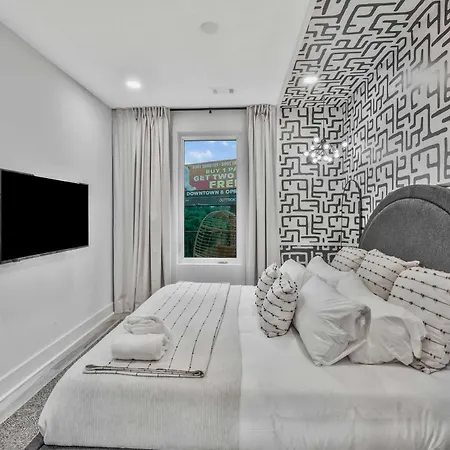 Apartment Luxe Trio Sleeps 21 And Rooftop Access *