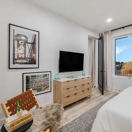 Apartment Luxe Trio Sleeps 21 And Rooftop Access Nashville