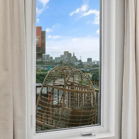 Luxe Trio Sleeps 21 And Rooftop Access Apartment Nashville