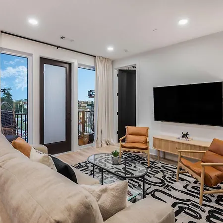 Apartment Luxe Trio Sleeps 21 And Rooftop Access Nashville