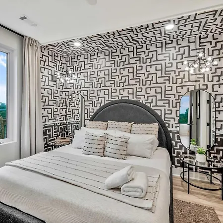 Luxe Trio Sleeps 21 And Rooftop Access