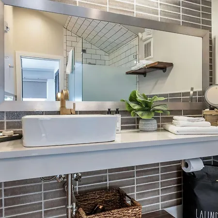 Apartment Skyline With Penthouse & Rooftop Deck 6br By Maddox *