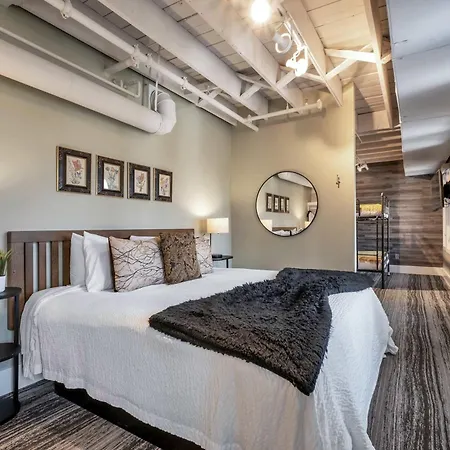 Skyline With Penthouse & Rooftop Deck 6br By Maddox Apartment *