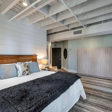 Skyline With Penthouse & Rooftop Deck 6br By Maddox Nashville