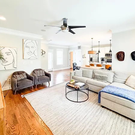 Belmont And Broadway Great For Groups * Nashville