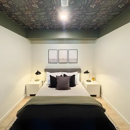 Holiday home Layla's Downtown Nash Retreat | Walk To Broadway - Pool, Gym, Private Balcony, And More!
