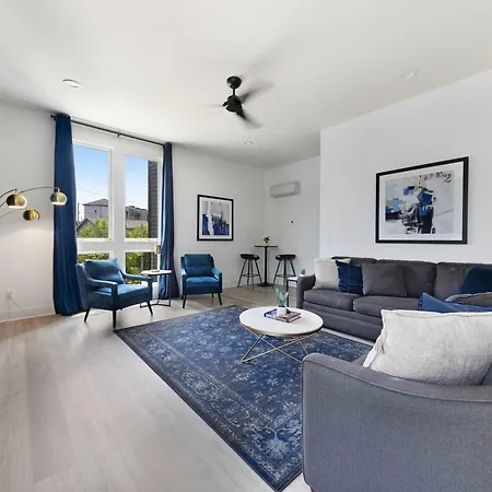 The Iris - Walk To Dining And Nightlife Rooftop! Holiday home *