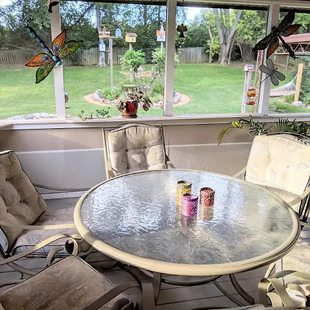 The Place Between The Lakes 4 Bedrooms 4 Beds Holiday home Nashville