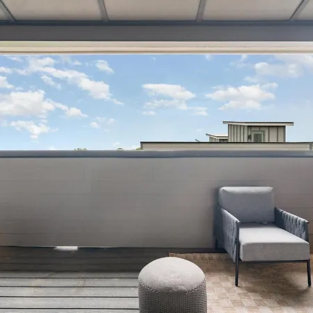 Holiday home Lady In Tune - Private Deck - Close To Broadway *