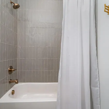 Lady In Tune - Private Deck - Close To Broadway *