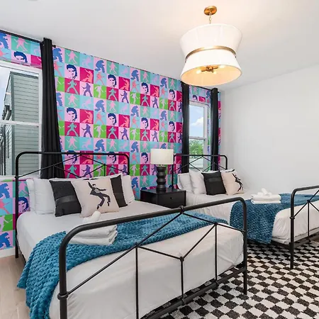 Lady In Tune - Private Deck - Close To Broadway *